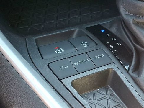Used 2024 Toyota RAV4 XLE FWD image 26