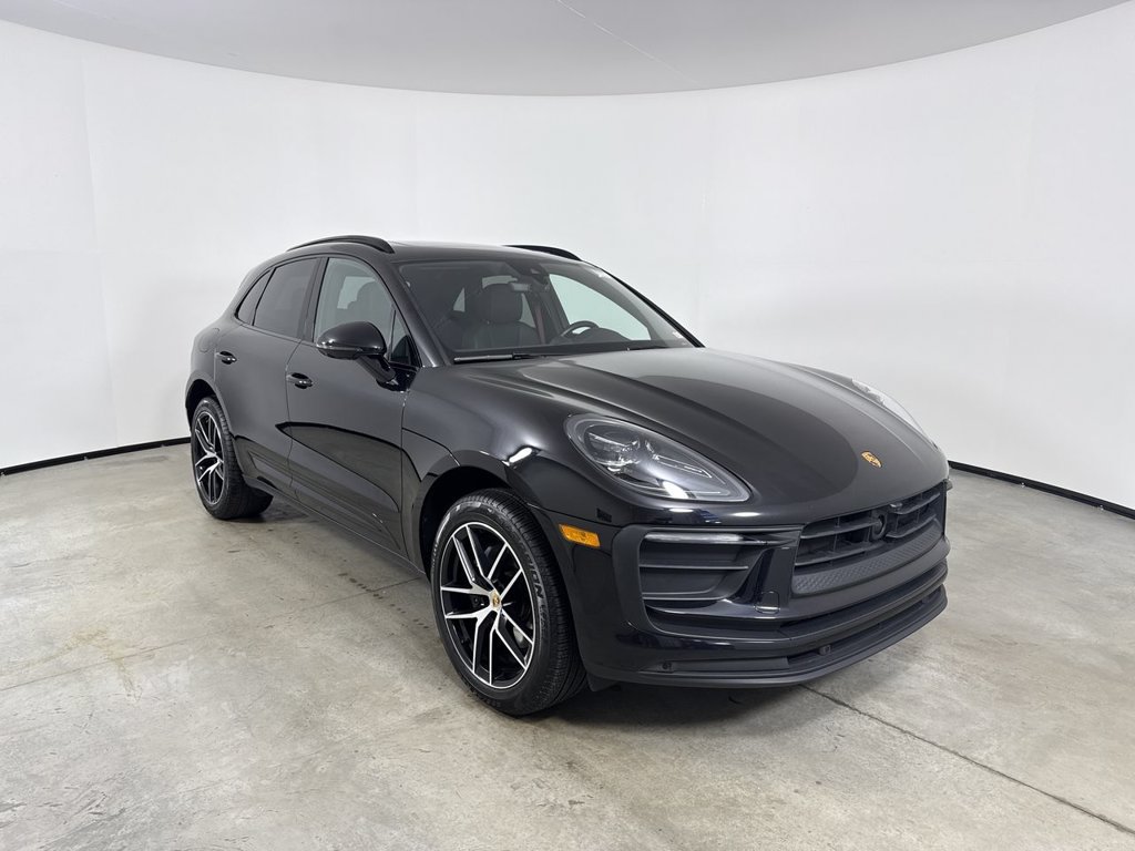 Certified 2023 Porsche Macan AWD/4WD image 9