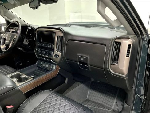 Used 2018 GMC Sierra 2500 Denali w/ Duramax Plus Package AWD/4WD image 11