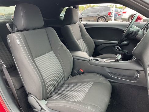 Used 2019 Dodge Challenger SXT image 23