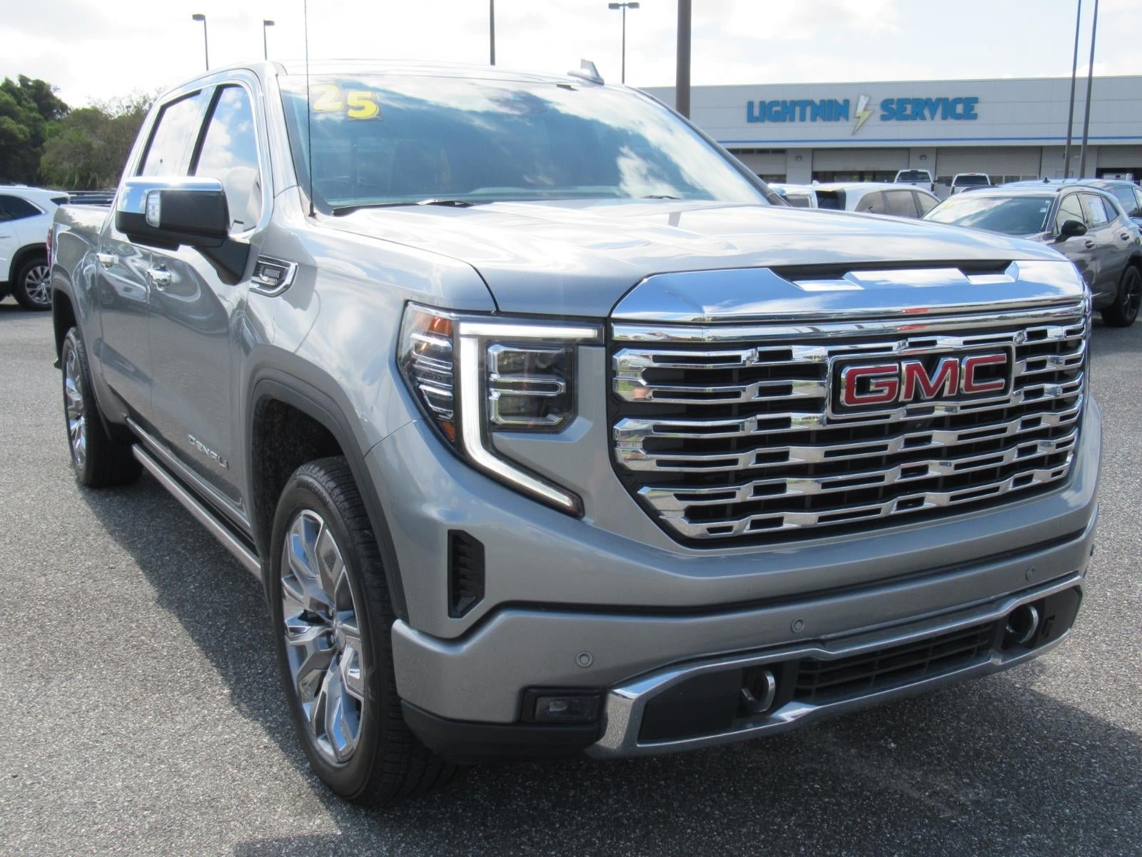 Used 2025 GMC Sierra 1500 Denali w/ Denali Reserve Package AWD/4WD image 2