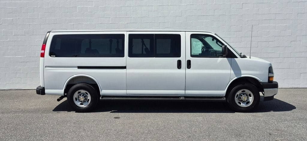 Used 2025 Chevrolet Express 3500 LT w/ LT Preferred Equipment Group RWD image 33