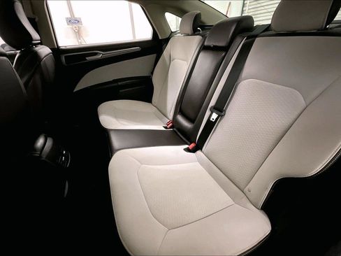 Used 2020 Ford Fusion SE w/ Equipment Group 151A image 25