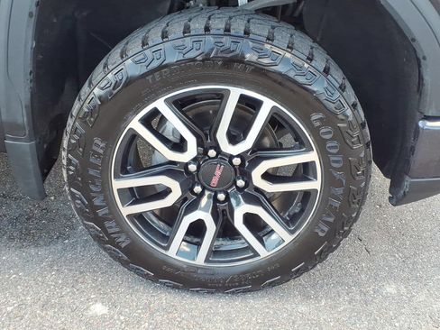 Used 2023 GMC Sierra 1500 AT4 w/ Technology Package AWD/4WD image 9