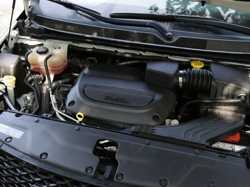 Used 2022 Chrysler Pacifica Touring-L FWD image 31