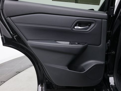 Used 2026 Nissan Rogue SL FWD image 29