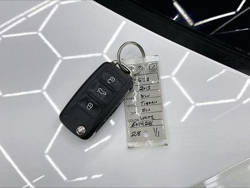 Used 2013 Volkswagen Tiguan SEL AWD/4WD image 33