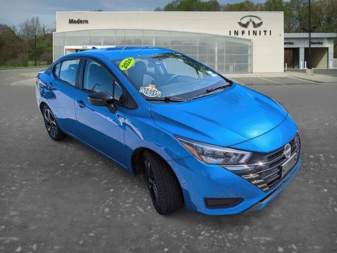 Used 2024 Nissan Versa SR FWD image 2
