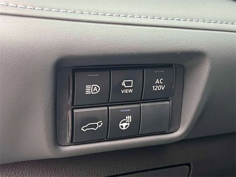 Certified 2025 Toyota Highlander Limited image 26