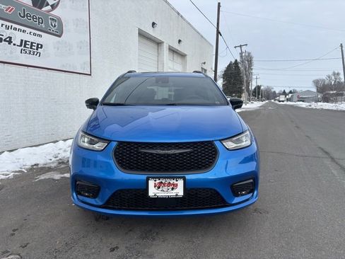 New 2026 Chrysler Pacifica Select w/ S Appearance Package image 3