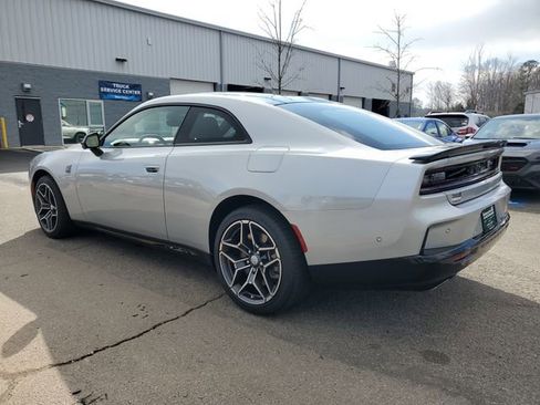 New 2026 Dodge Charger Daytona Scat Pack image 4