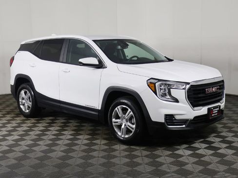 Used 2024 GMC Terrain SLE AWD/4WD image 2
