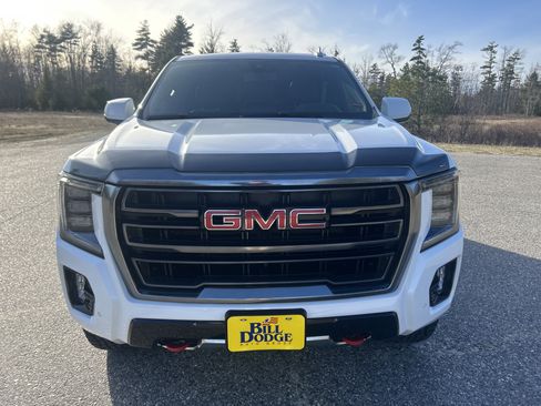 Used 2022 GMC Yukon AT4 AWD/4WD image 2