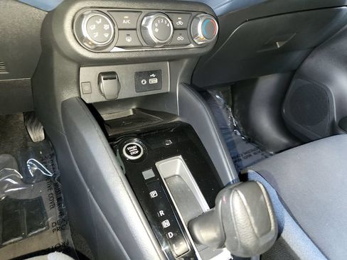 Used 2025 Nissan Versa SV FWD image 21