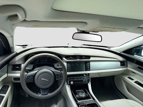 Used 2016 Jaguar XF Prestige RWD image 25