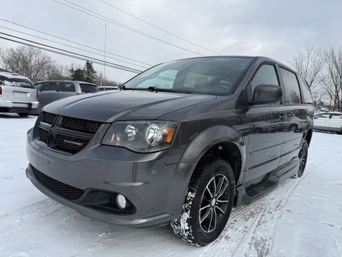 Used 2015 Dodge Grand Caravan SXT image 2