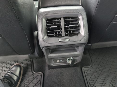 Used 2023 Volkswagen Tiguan SE FWD image 28