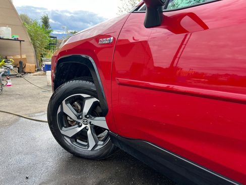 Used 2022 Toyota RAV4 SE image 31