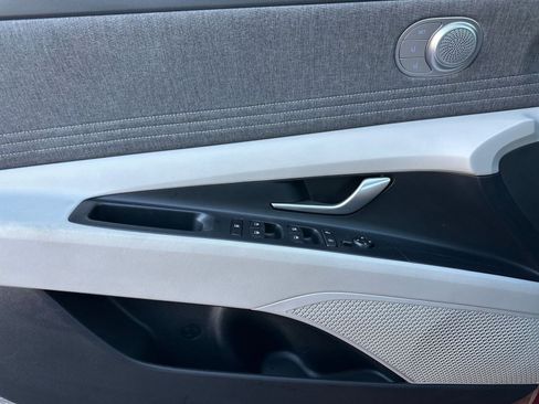 Used 2025 Hyundai Elantra Limited image 20