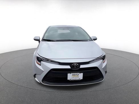Used 2025 Toyota Corolla LE FWD image 4