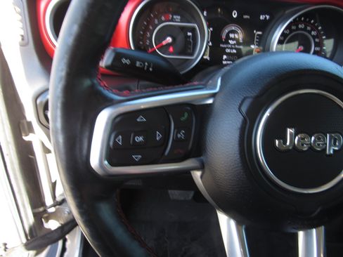 Used 2019 Jeep Wrangler Unlimited Rubicon w/ Cold Weather Group AWD/4WD image 23