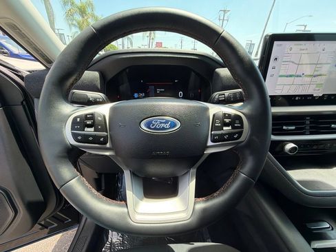 Used 2025 Ford Explorer Active RWD image 29