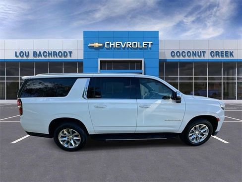 Used 2023 Chevrolet Suburban Premier image 9