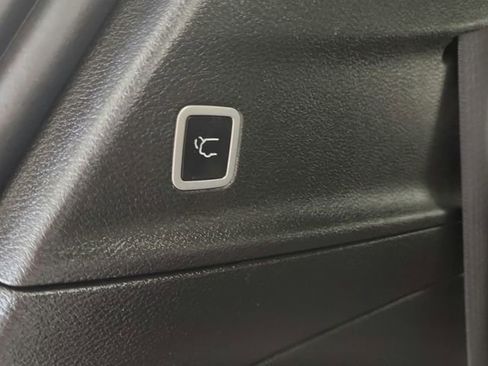 Used 2025 Chrysler Pacifica Select FWD image 36