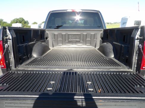 Used 2018 Ford F150 XLT image 9