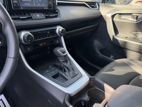 Used 2021 Toyota RAV4 XLE Premium image 19