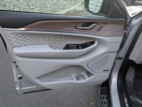 Used 2022 Jeep Grand Cherokee L Summit w/ Advanced Protech Group IV image 12