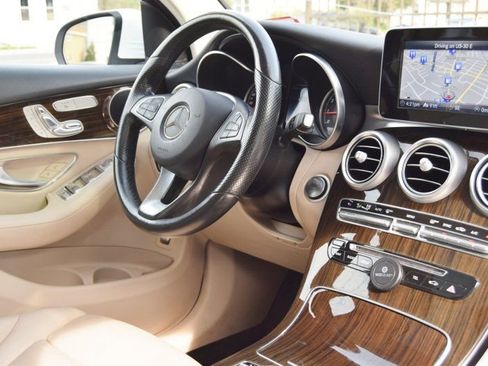 Used 2018 Mercedes-Benz GLC 300 4MATIC image 23