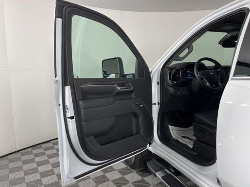 Used 2026 Chevrolet Silverado 2500 LTZ w/ LTZ Premium Package image 13