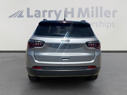 Certified 2024 Jeep Compass Limited w/ Sun and Sound Group AWD/4WD image 4
