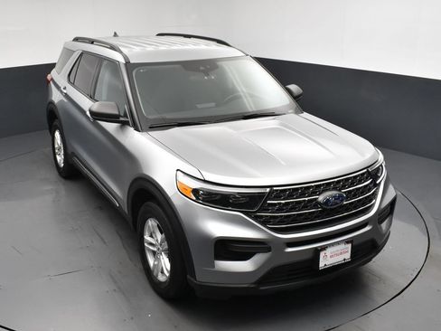Used 2023 Ford Explorer XLT AWD/4WD image 17