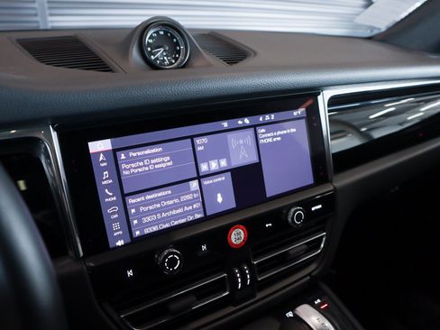 Certified 2026 Porsche Macan AWD/4WD image 21