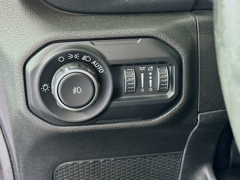 Used 2019 Jeep Wrangler Unlimited Sahara AWD/4WD image 10