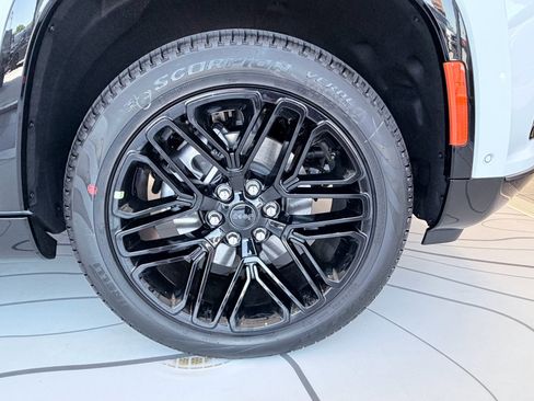 New 2026 Jeep Grand Wagoneer Limited AWD/4WD image 38
