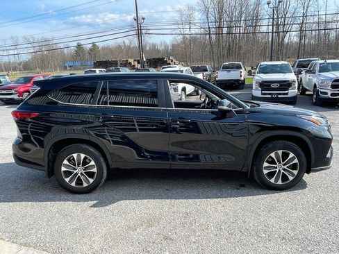 Used 2023 Toyota Highlander XLE AWD/4WD image 8