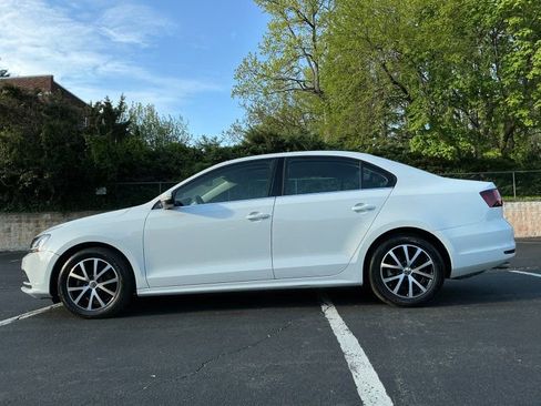 Used 2017 Volkswagen Jetta SE image 8