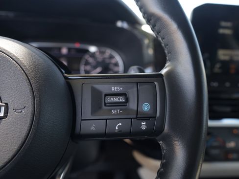 Used 2023 Nissan Pathfinder SL FWD image 25