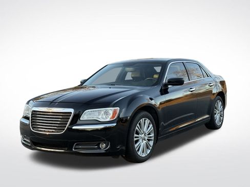 Used 2014 Chrysler 300 AWD w/ Driver Convenience Group image 4