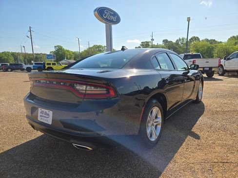 Used 2023 Dodge Charger SXT RWD image 5