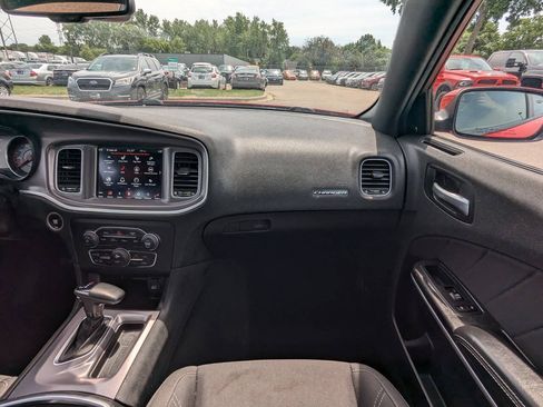 Used 2019 Dodge Charger SXT w/ Cold Weather Package AWD/4WD image 17