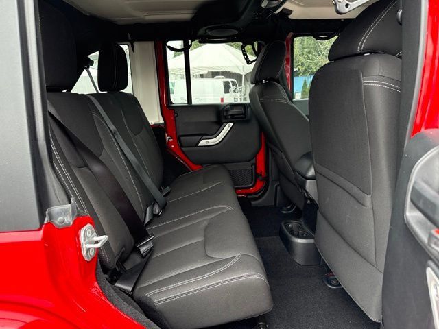 Used 2014 Jeep Wrangler Unlimited Sahara w/ Connectivity Group AWD/4WD image 10