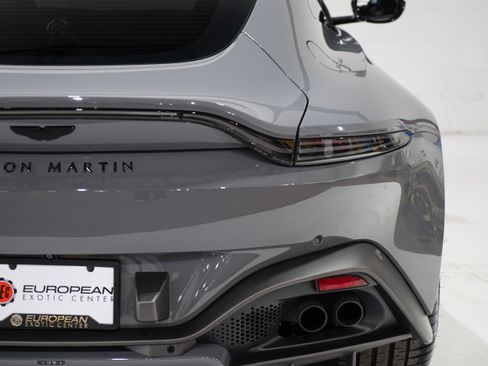 Used 2022 Aston Martin V8 Vantage Coupe RWD image 34