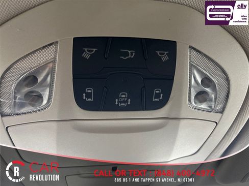 Used 2023 Chrysler Pacifica Touring-L FWD image 15