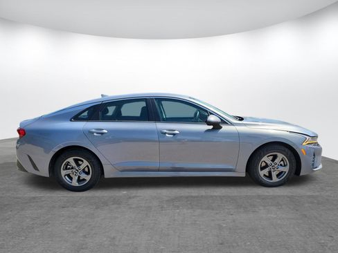 Used 2022 Kia K5 LXS FWD image 2