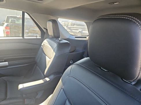 Used 2023 Ford Explorer XLT w/ Equipment Group 202A RWD image 13
