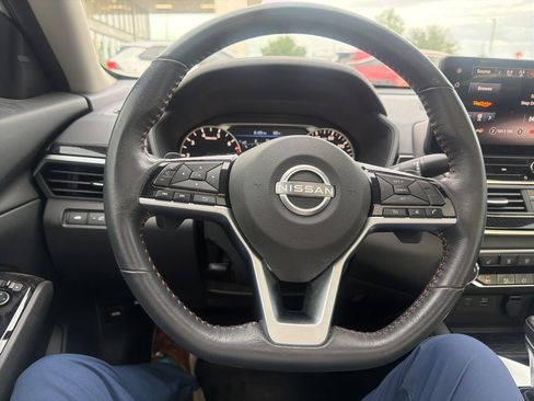 Used 2023 Nissan Altima 2.5 SR w/ SR Premium Package image 7